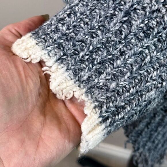 Wildfox Echo Distressed Cold-Shoulder Sweater Women's Small - Picture 6 of 13